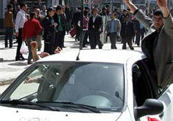 Van'da MHP konvoyuna saldırı