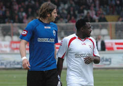 Zenke'nin gölgesi gibiydi