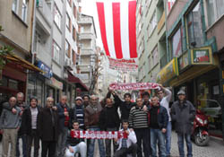 ŞAMPİYONLUK ŞARKILARI SÖYLENİYOR