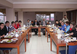 OLİMPİK SPORCULAR YEMEKTE BULUŞTU