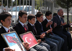 Şehit Özay mezarı başında anıldı