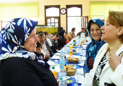 Annelere belediyeden yemek