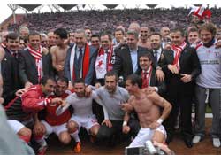 Protokolde sevince ortak oldu...