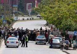 Vatandaşlar yolu kapattı