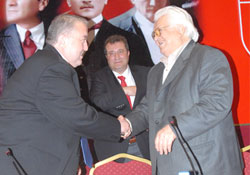 Tebrikleri kabul etti