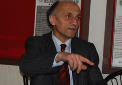 "MEB kamuoyunu kandırıyor"