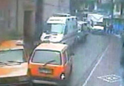 İlginç kazayı güvenlik kamerası yakaladı