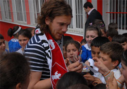 İmza vermekten yoruldu