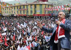 Kendi kalesinden meydan okudu