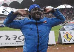 Zenke imzaya geliyor