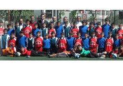 CANİK TAKDİR TOPLUYOR