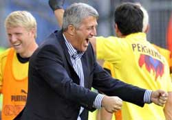 Kulübede oturmayı sevmiyor