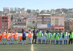 Miniklerin performansı beğeniliyor