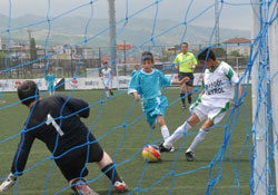 MİNİKLERDEN GOL ŞOV