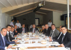 Kaymakam Yücel'den yemek jesti