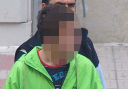 Okul önünde bıçakla yakalandı