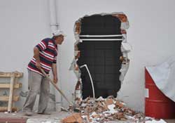 Tesisler yıkılıyor