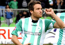 Mesut Giresunspor'da kaldı