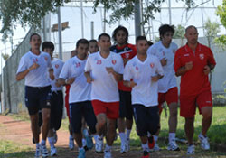 Futbolcular sahil turu attı