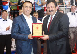 Dünya üçüncüsü Demirtaş'ı ziyaret etti