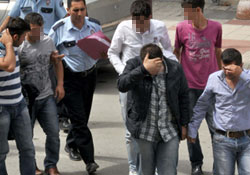 İki grup birbirine girdi