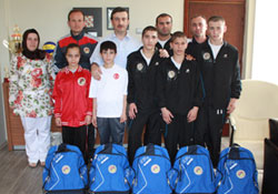 MİNİK ŞAMPİYONLARDAN ZİYARET