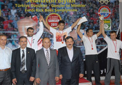 Kick boks şampiyonası sürüyor