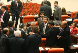 Genel Kurul gergin başladı