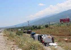 Düğün dönüşü kaza: 2 ölü, 16 yaralı