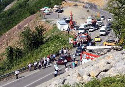 Minibüs devrildi: 28 yaralı