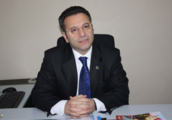 Uçakların biri gidiyor diğeri geliyor