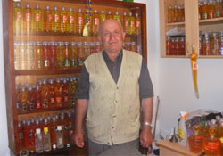 40 yıldır şişe topluyor