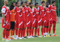 Şehitler için saygı duruşu