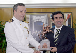 Komutanlar Güzeloğlu'nu ziyaret etti