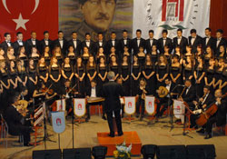20 yıllık koro büyüledi