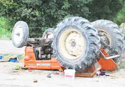 Mengen'de traktör devrildi: 2 ölü