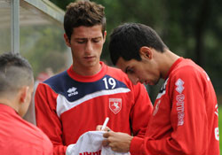 İmza yarışı yaşandı