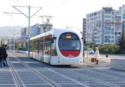 Tramvay düzelse ulaşım çatlak veriyor