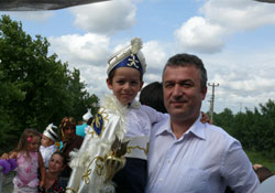 110 çocuk erkekliğe adım attı