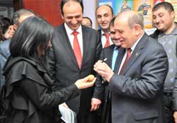 Burhan Kuzu'ya yumurtaya 4 yıl hapis!