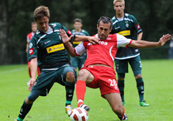 Gurbette yüzleri gülmedi