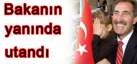 Bakanın yanında utandı