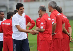 Ve Gurur ikna edildi