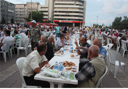 İHHdan 3 bin kişilik iftar