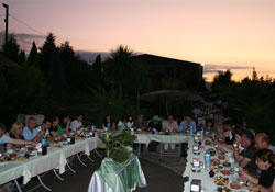 Yardım gönüllüleri iftarda buluştu