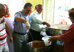 Her gün 3 bin kişiye iftar