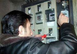 Kaçak elektriğin faturası vatandaştan çıkıyor