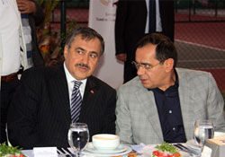 Bakan Eroğlu'nun durgun iftarı