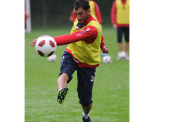 Takımla idmanlara başlıyor