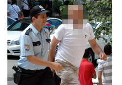 Hacze giden avukatı dövdüler